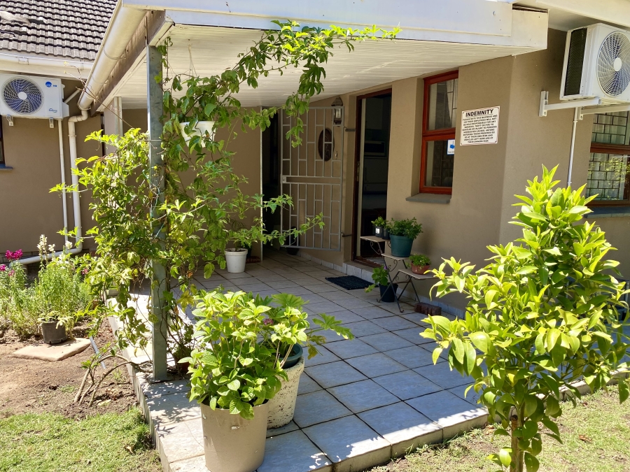 6 Bedroom Property for Sale in Schoongezicht Western Cape